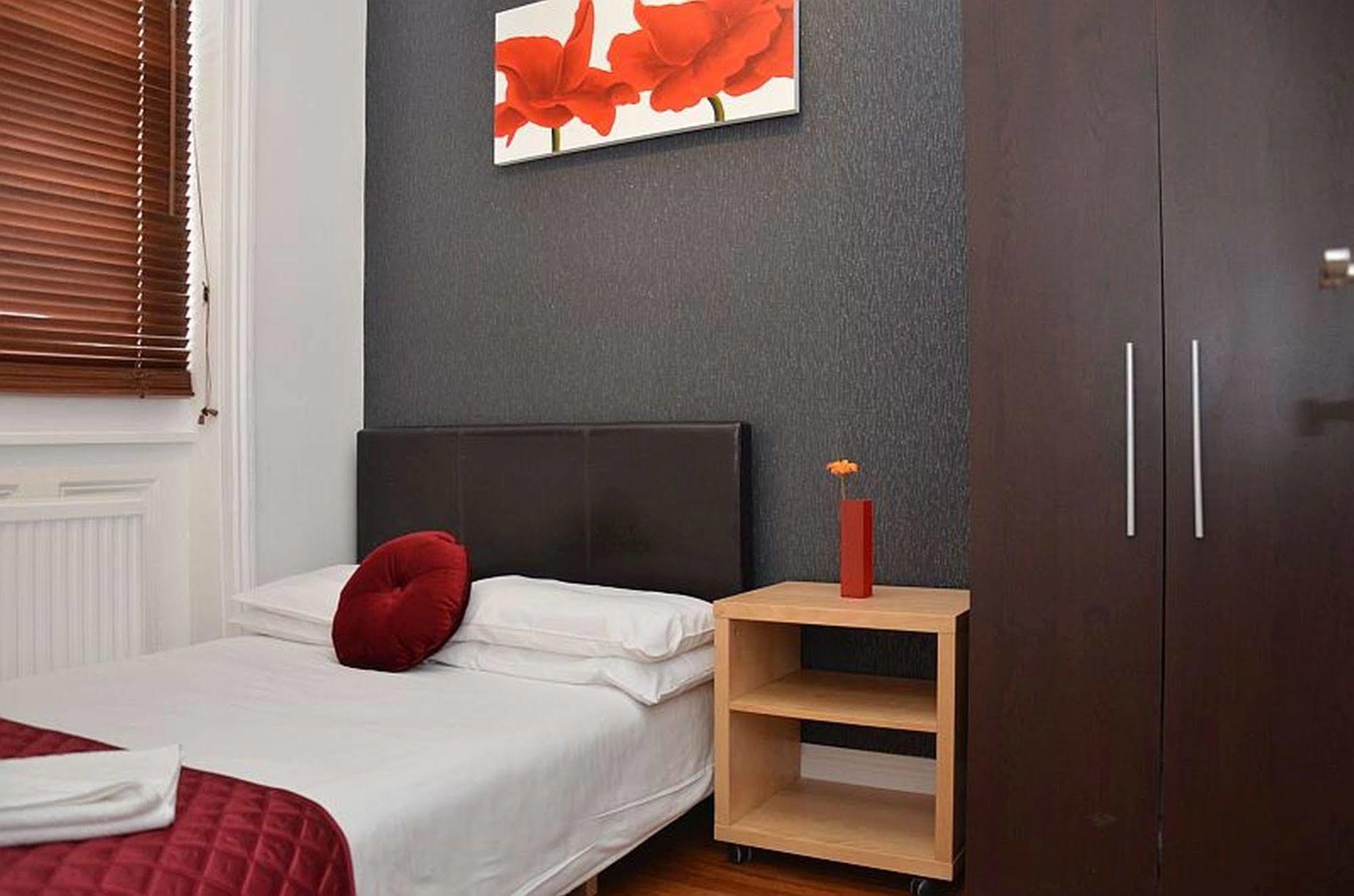 Apartment Hyde Park London