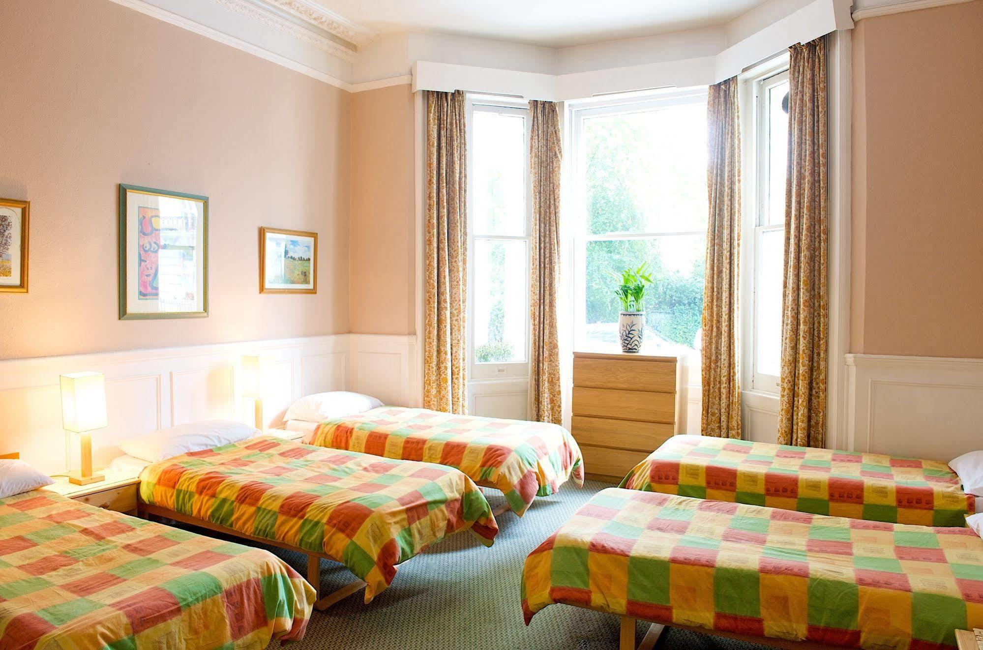 Curzon House 2*