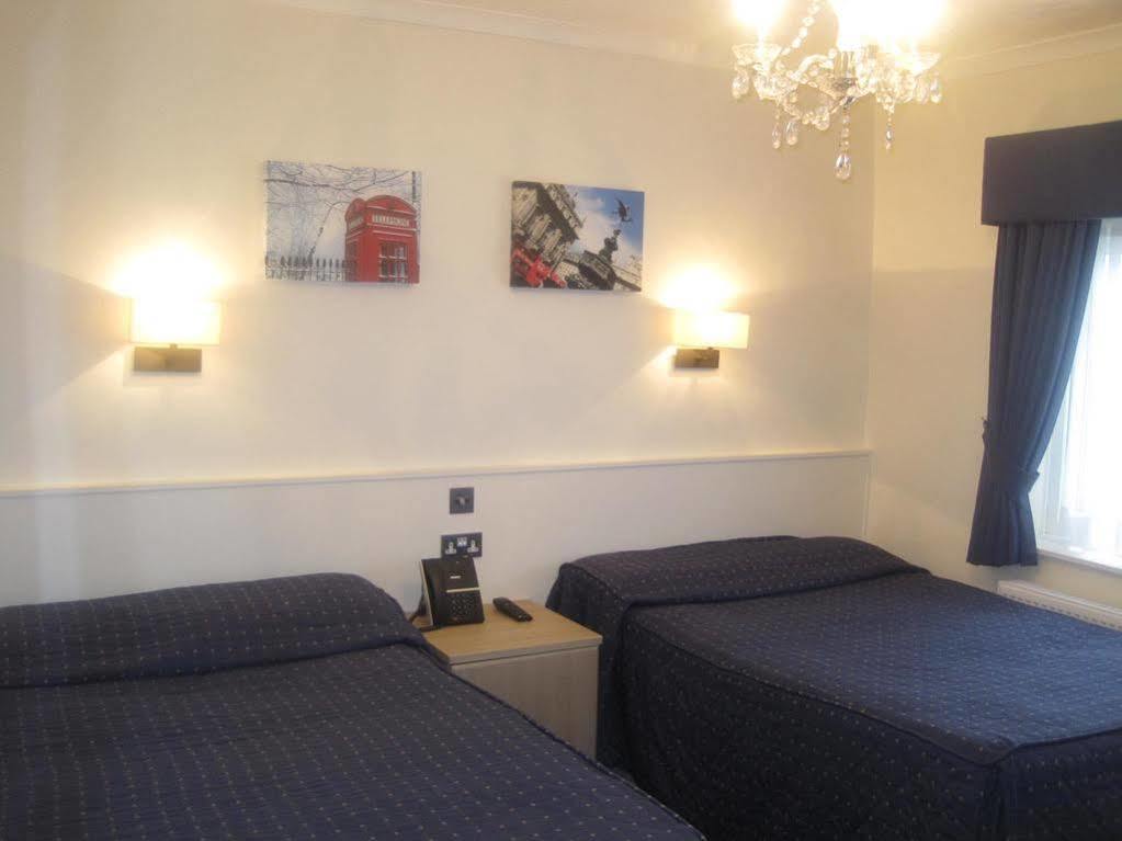 Hotel Aaraya Sussex Gardens 3*