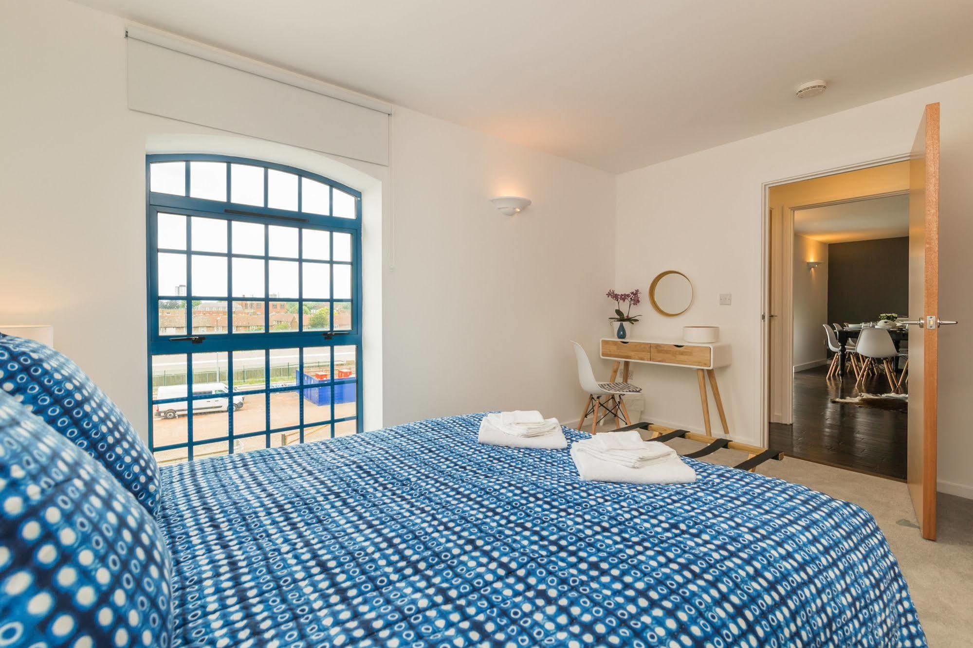 Seagull Lane Serviced Apartment London
