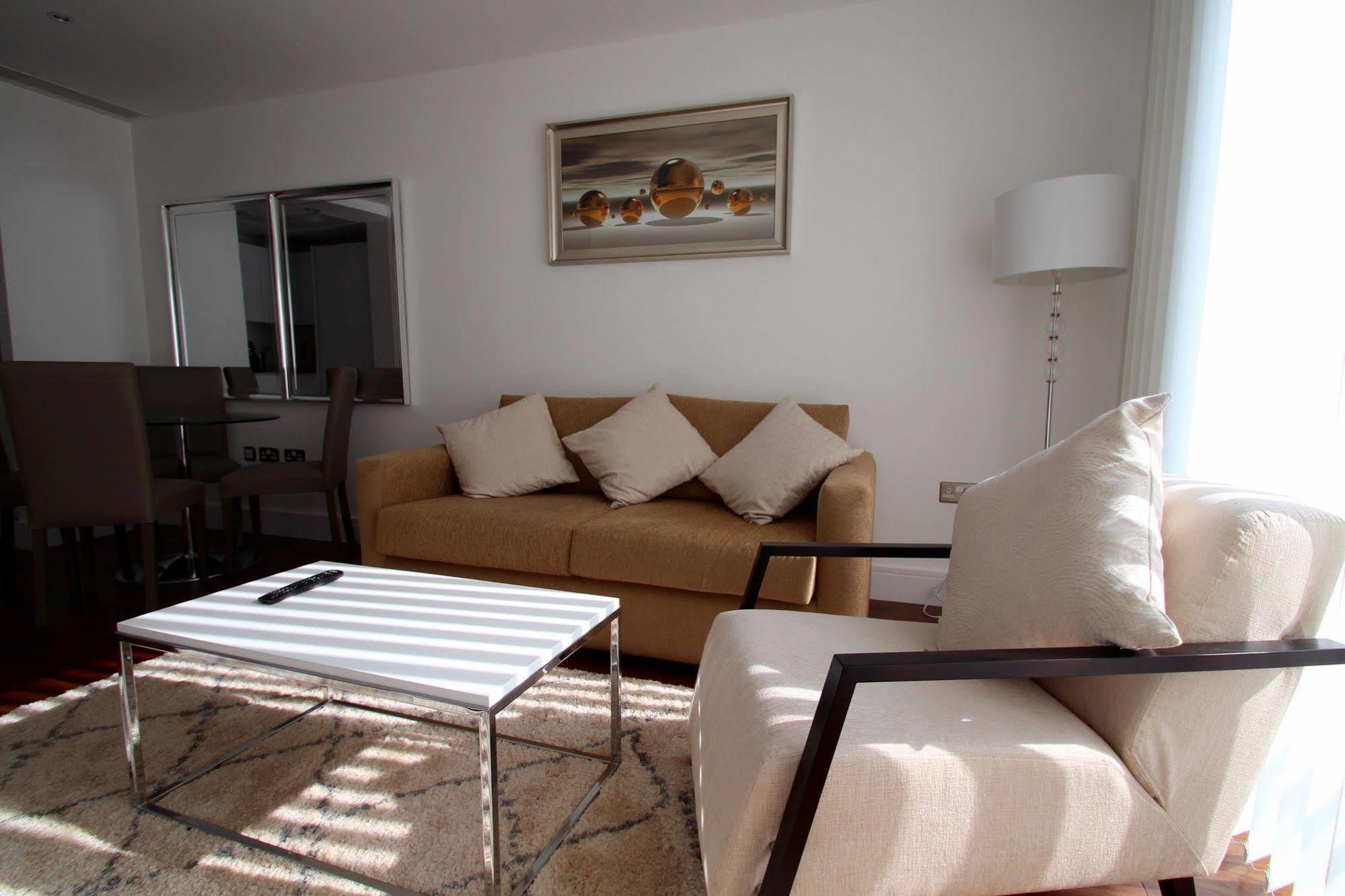 Protem Lincoln Plaza Apartment