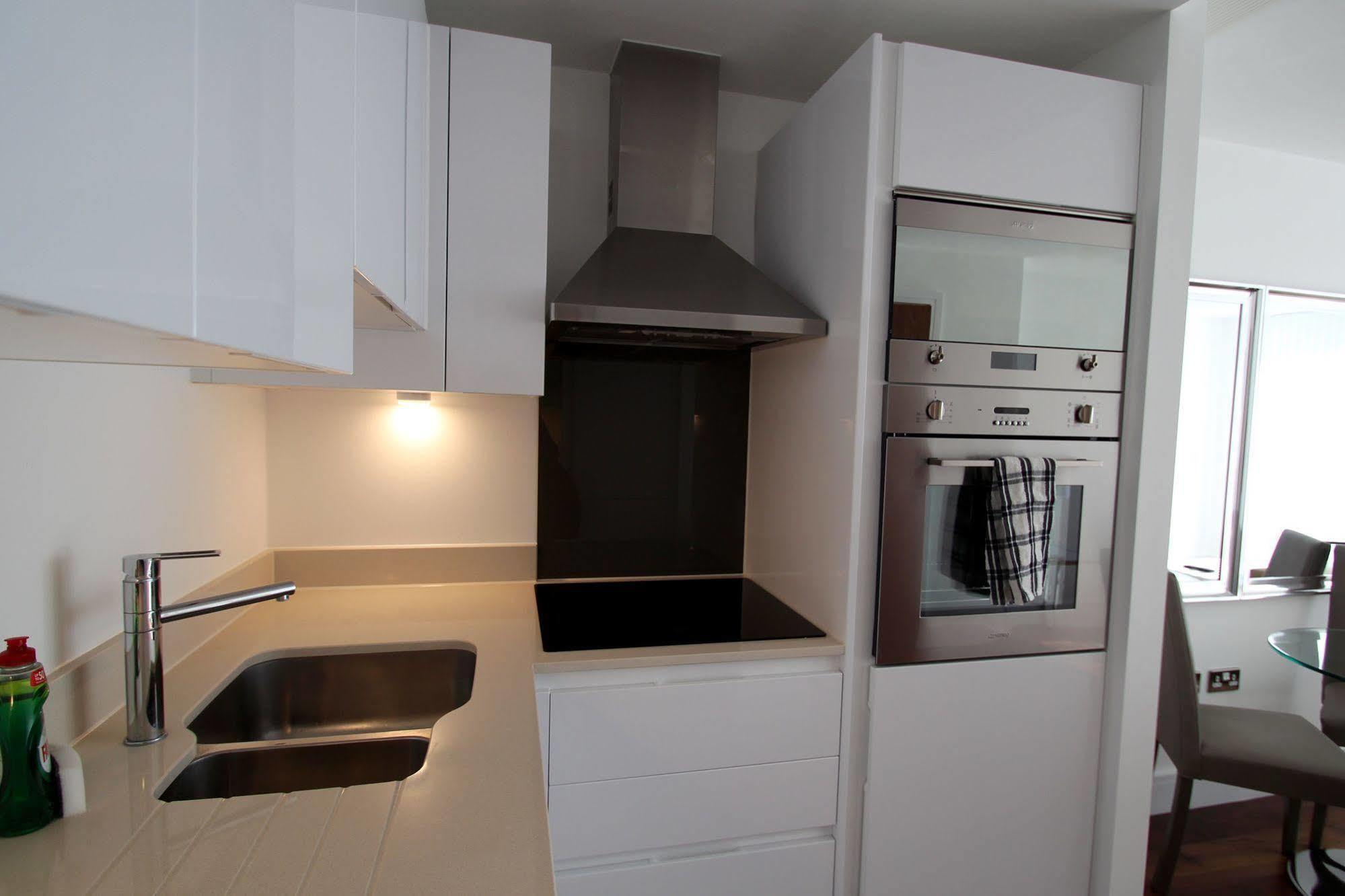 Protem Lincoln Plaza Apartment London