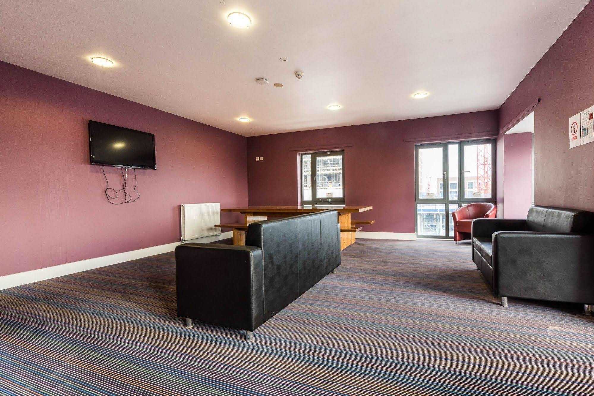 Dashwood Hostel *