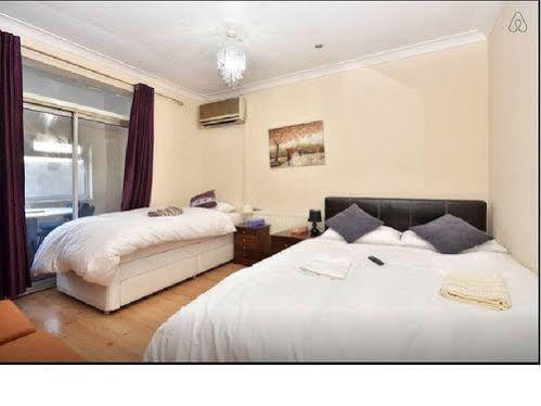 51 Vallance House 2* London