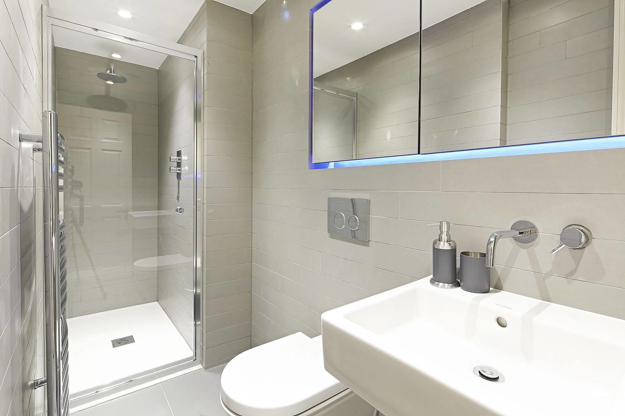 Stayo Exeter Street Hotel 3*