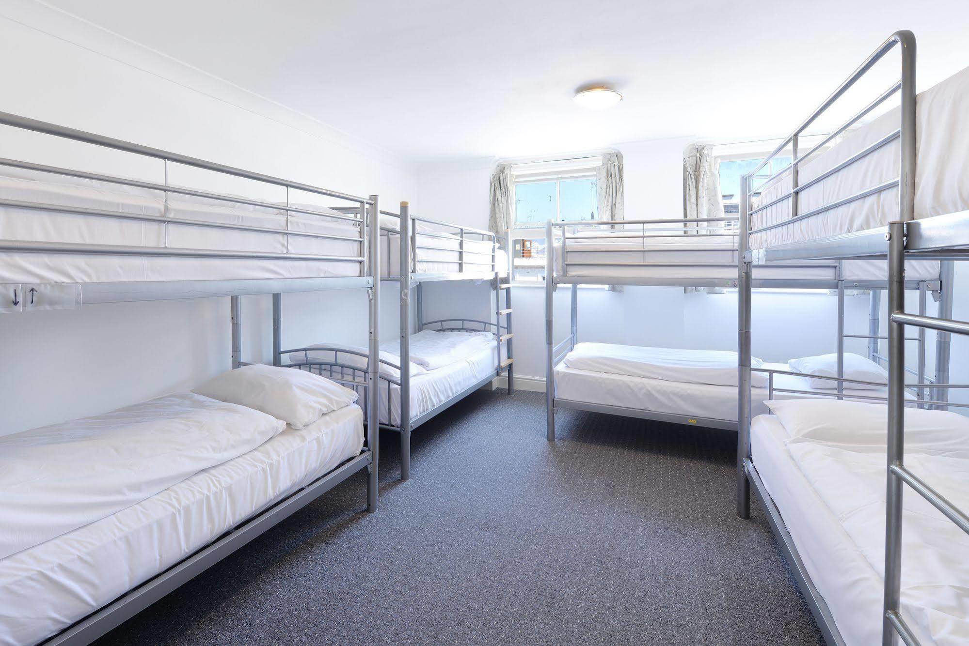 Hostel Gallery Hyde Park London