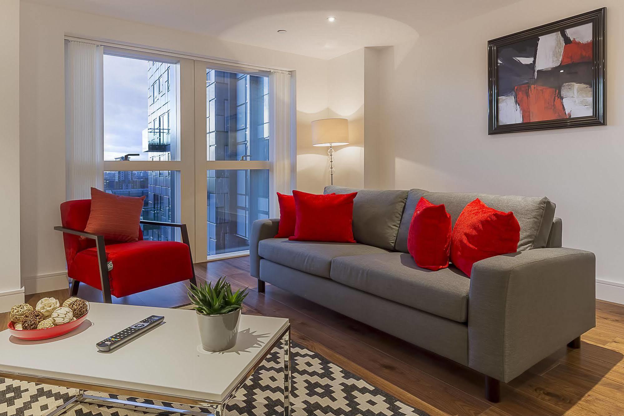 Apartment Lincoln Plaza