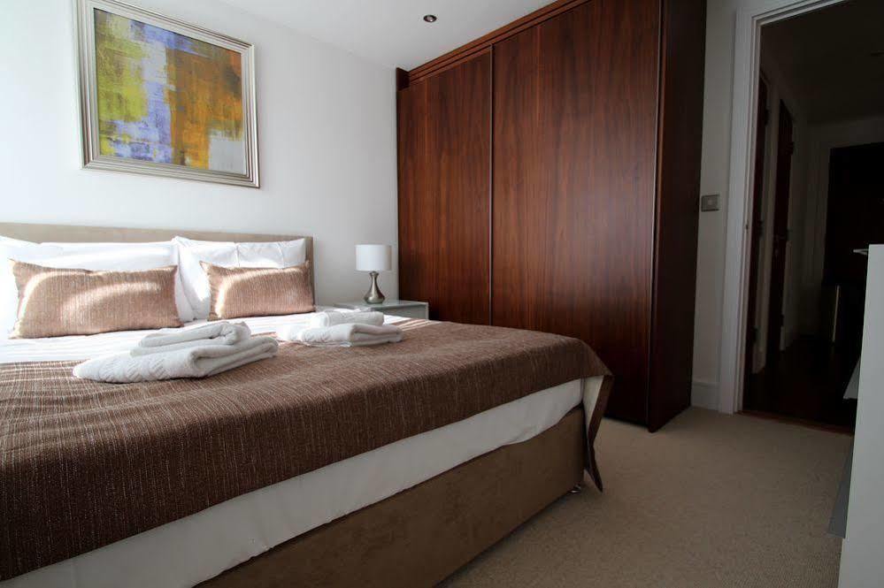 Lincoln Plaza Apartment *