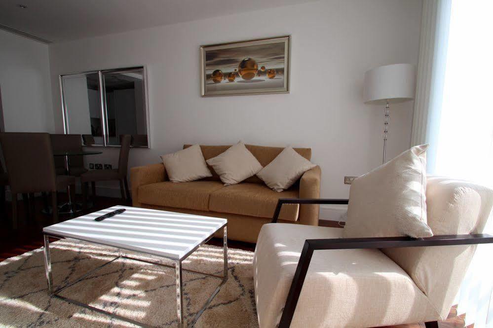Lincoln Plaza Apartment *