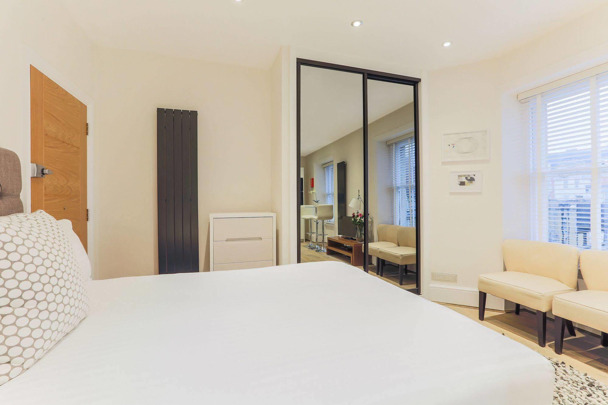 Leicester Square One Apartment *