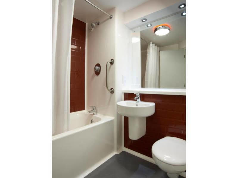 Travelodge Chigwell Hotel London