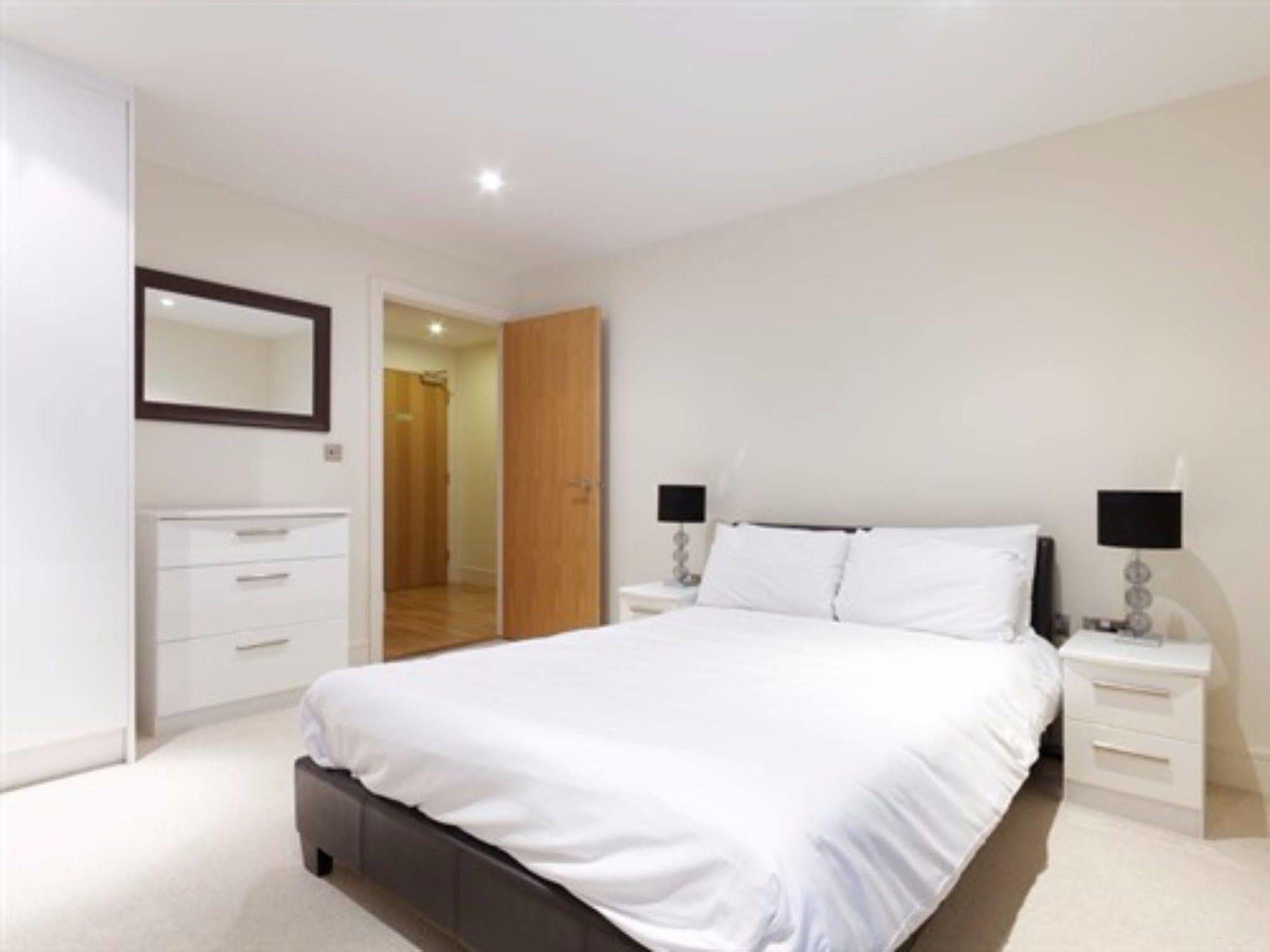 Serviced Apartment *
