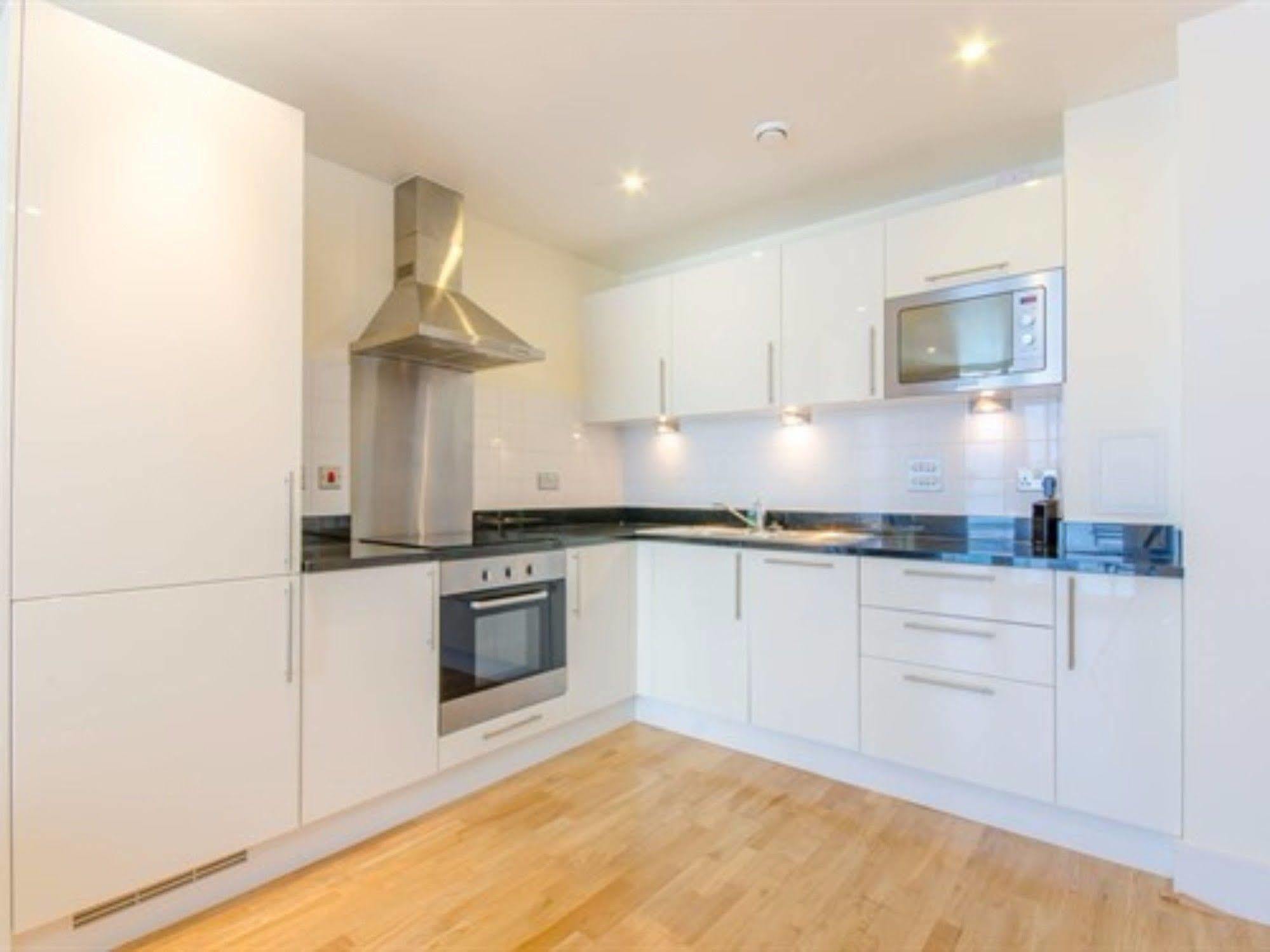 Serviced Apartment *