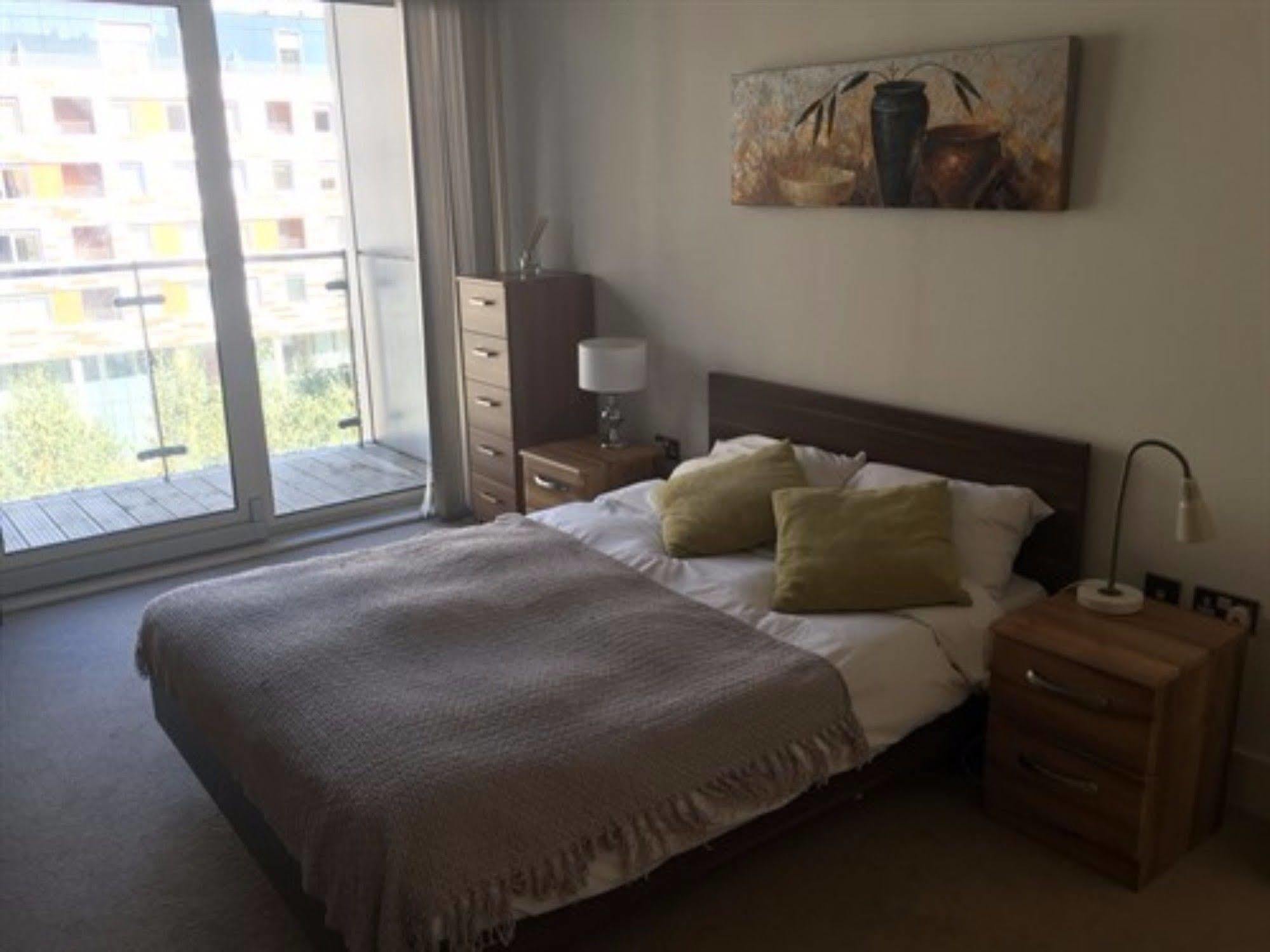 Serviced Apartment *