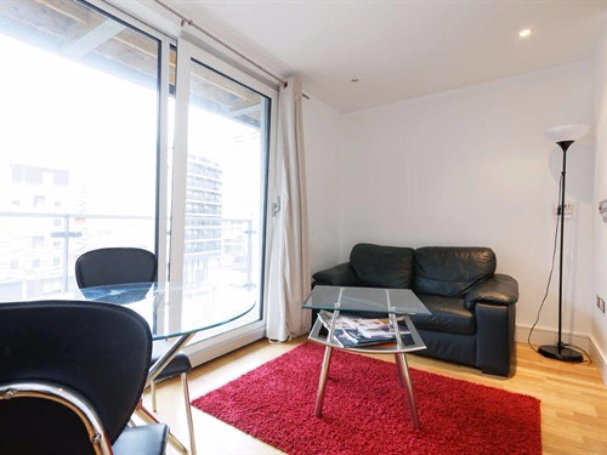 Serviced Apartment *