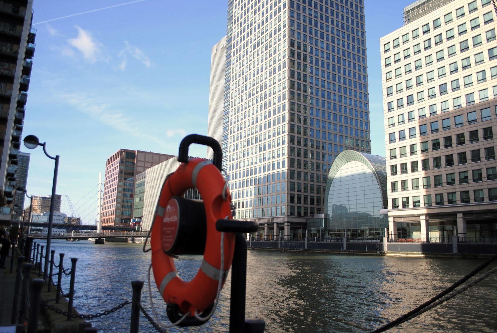 Canary Wharf - Corporate Riverside Apartments