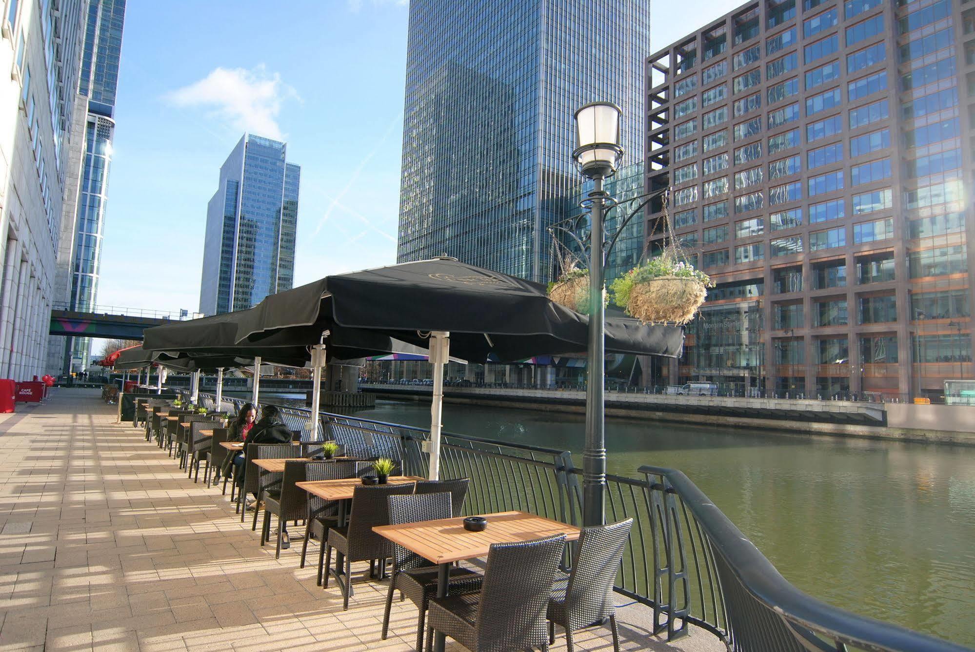 Canary Wharf - Corporate Riverside Apartments * London