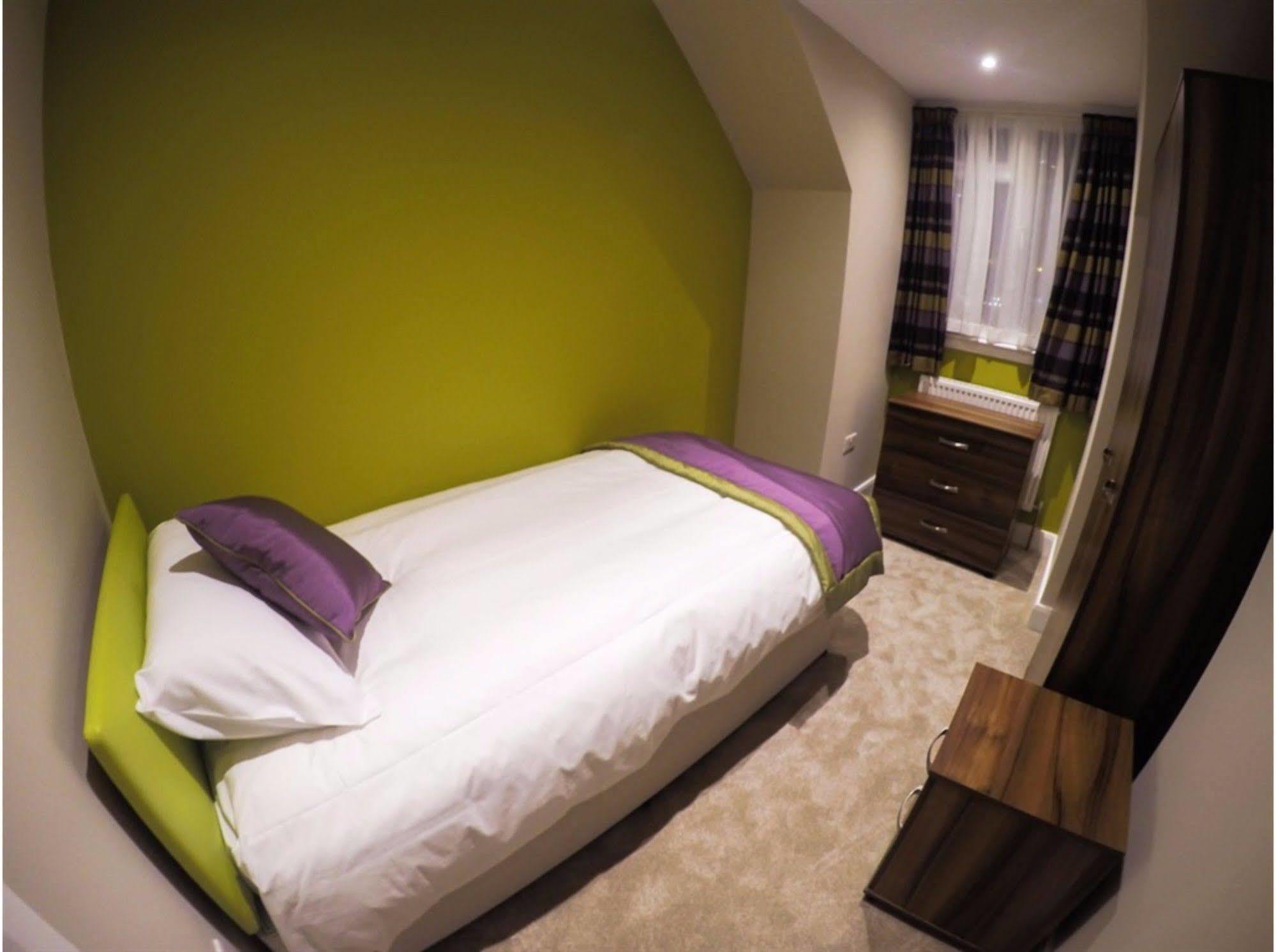 Oyo The Arch, Wembly Stadium 3* London