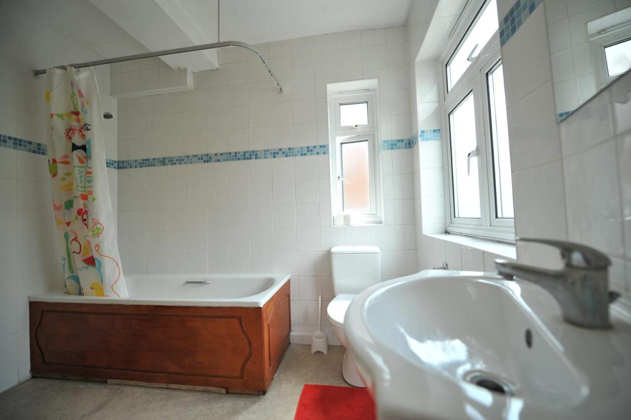 Acton Town Hotel