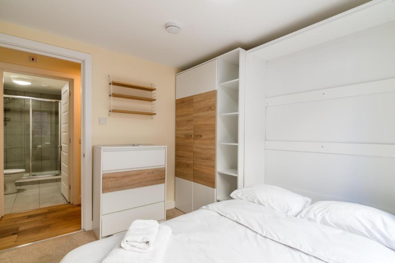 Fantastic Central Brixton Flat For Up To 6 Guests Leilighet London