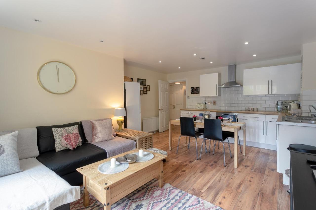 Stylish And Homely 4 Bedroom In East Lägenhet London