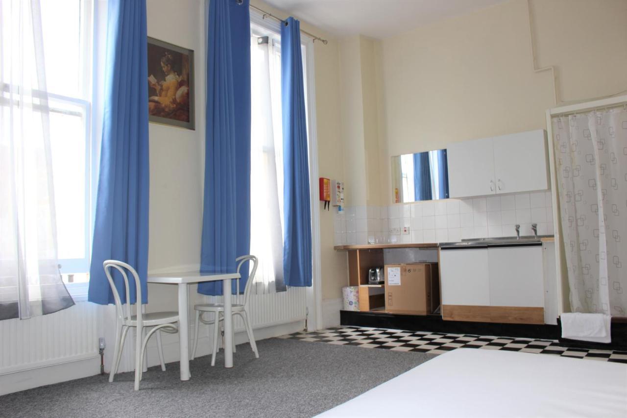 Apartment Regents Court