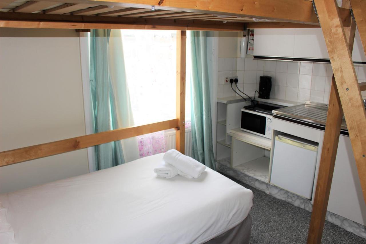 Apartment Regents Court London