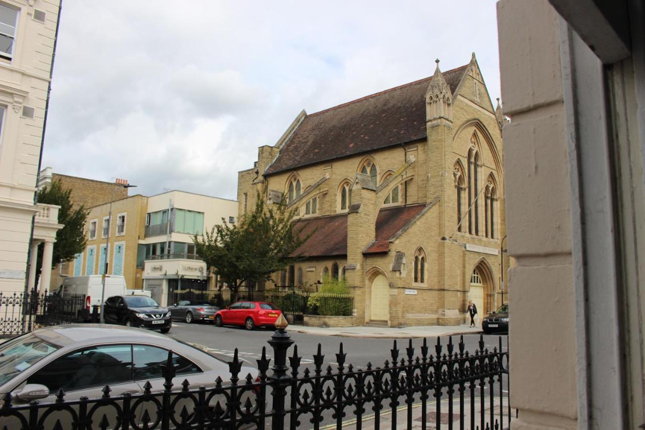 Apartment Regents Court