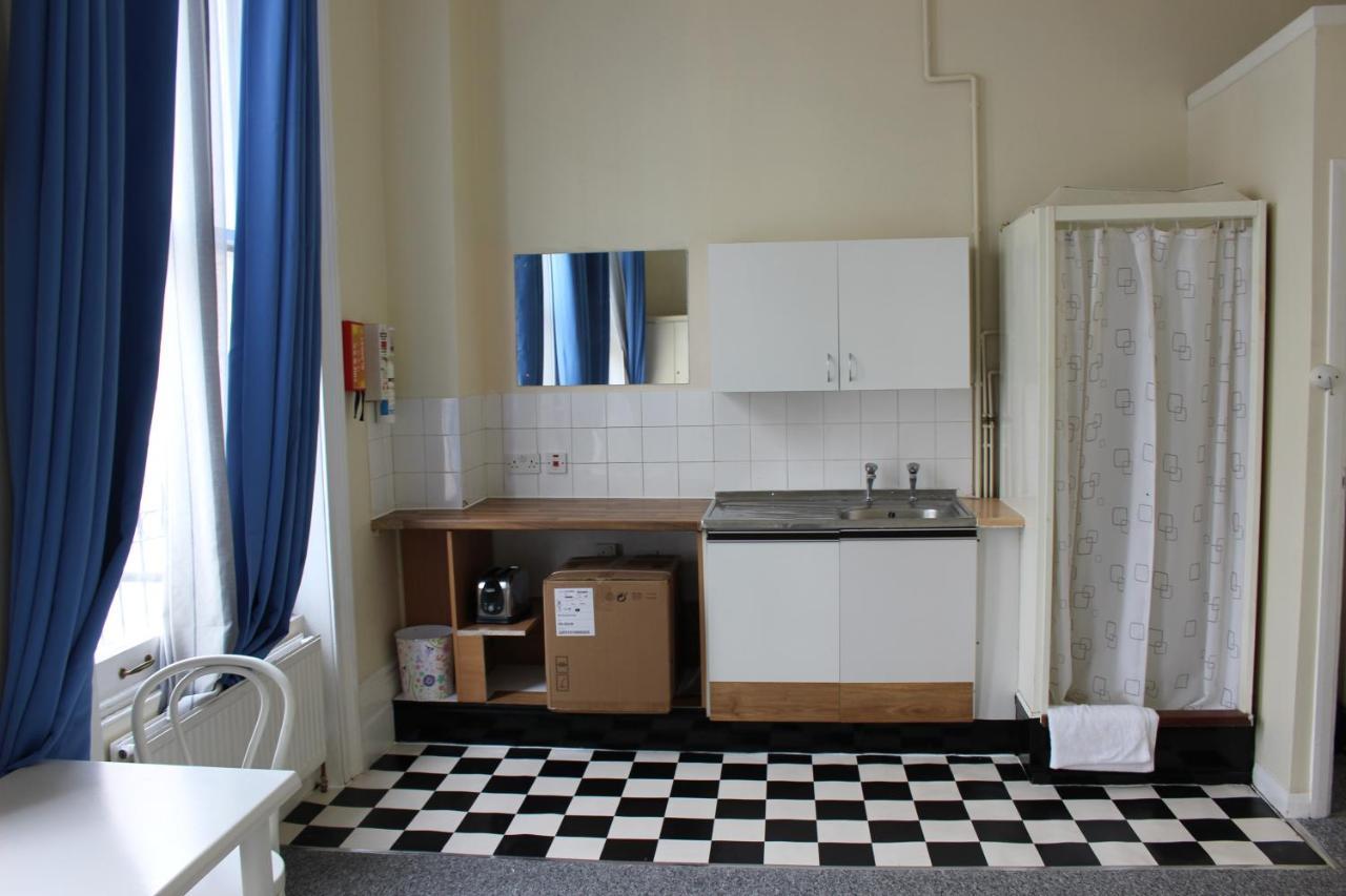 Apartment Regents Court