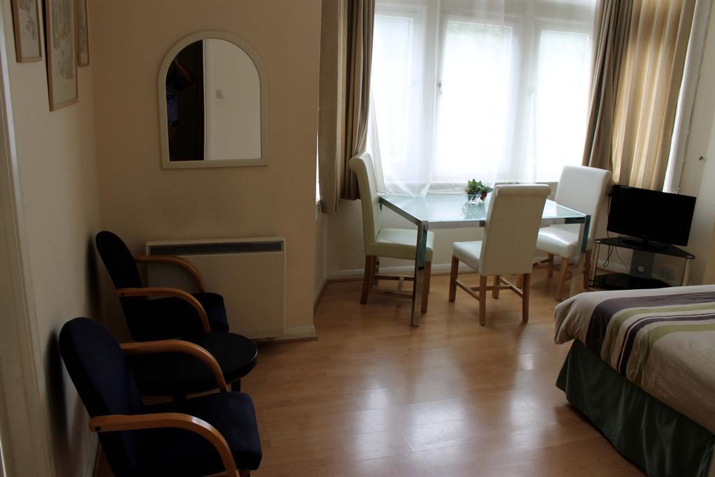 Apartment Palace Court *