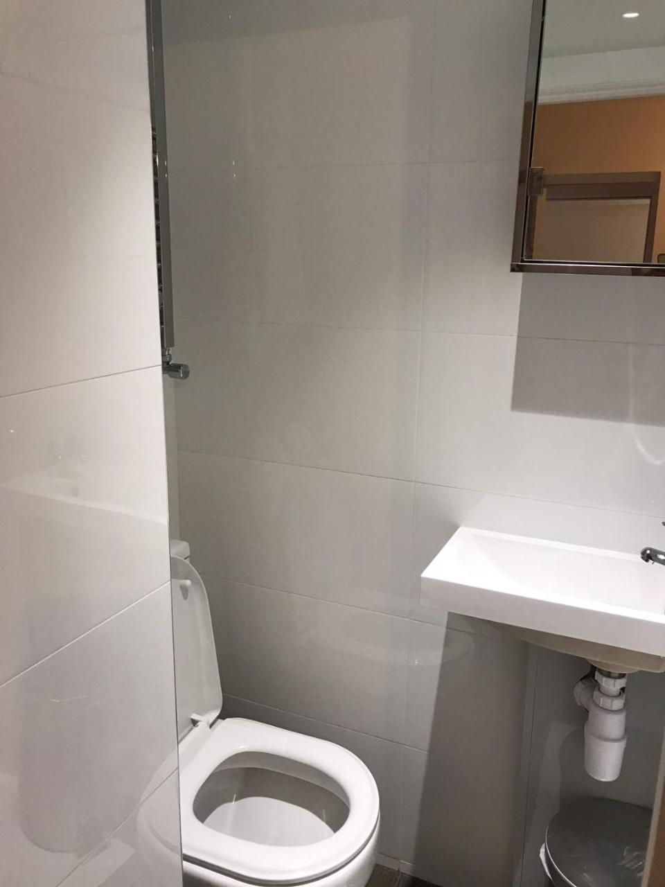 Earl's Court Apartment *