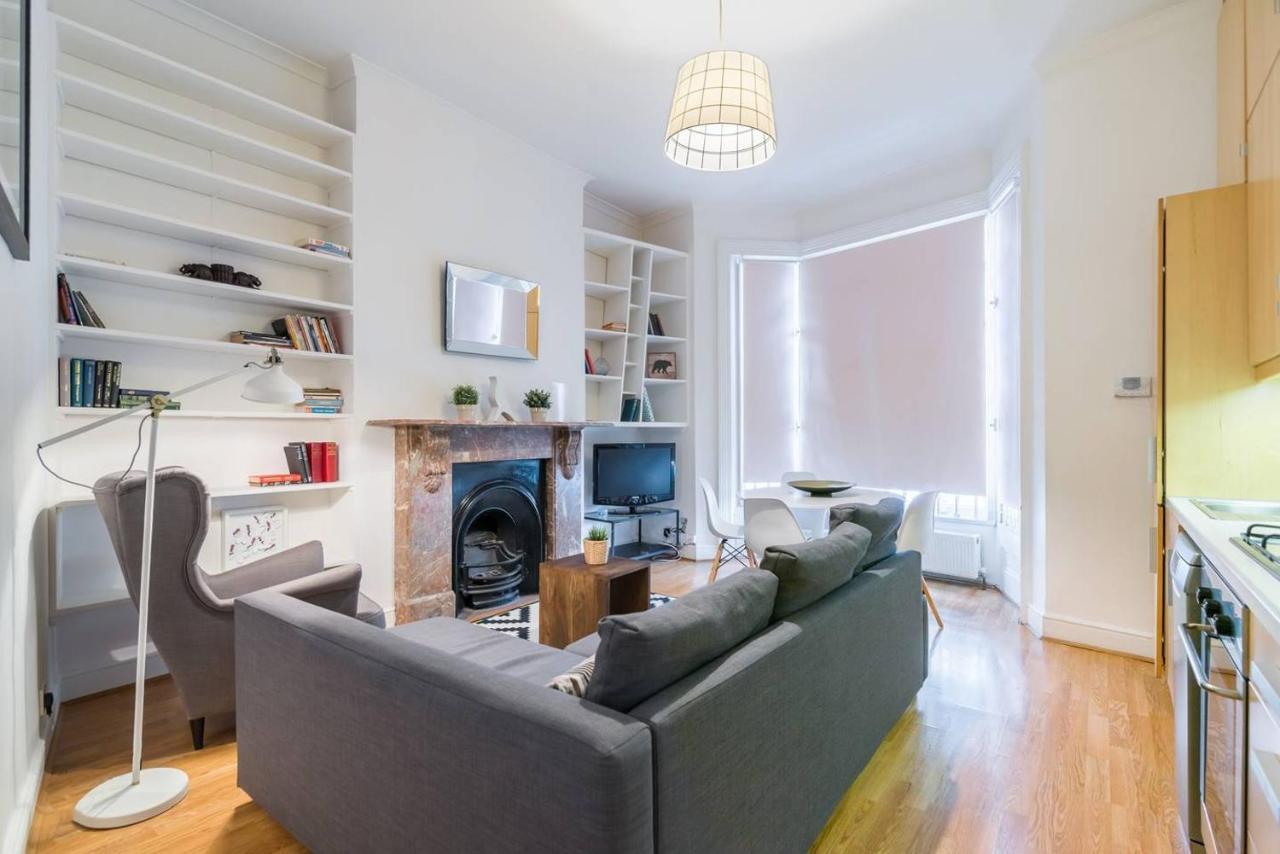 2br Spacious Flat In West Kensington Fits 6! Lägenhet