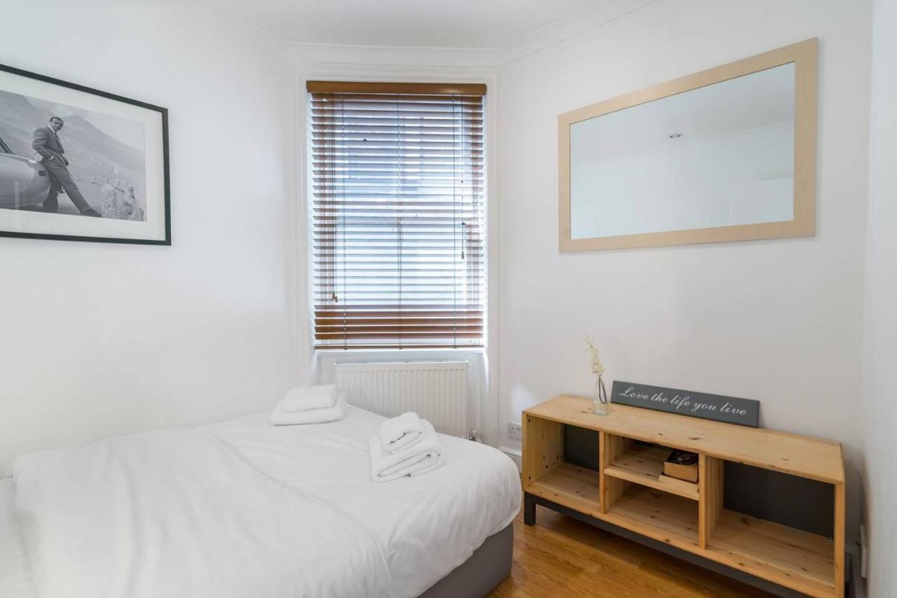 Lägenhet 2br Spacious Flat In West Kensington Fits 6! *