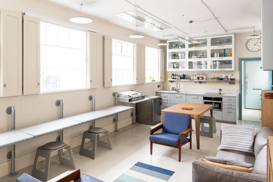 36 Woodstock Grove Apartment