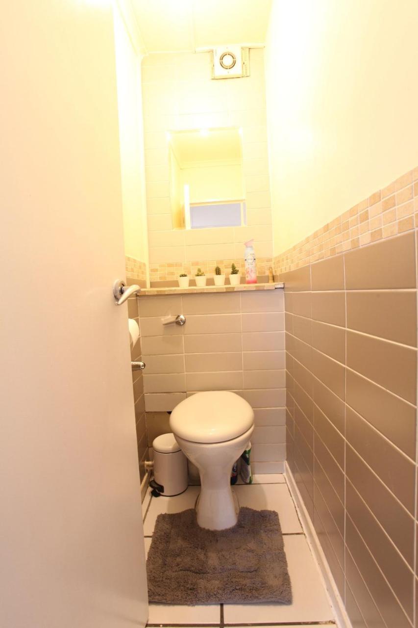 Chelsea Off Kings Road One Bedroom With Balcony Appartamento *