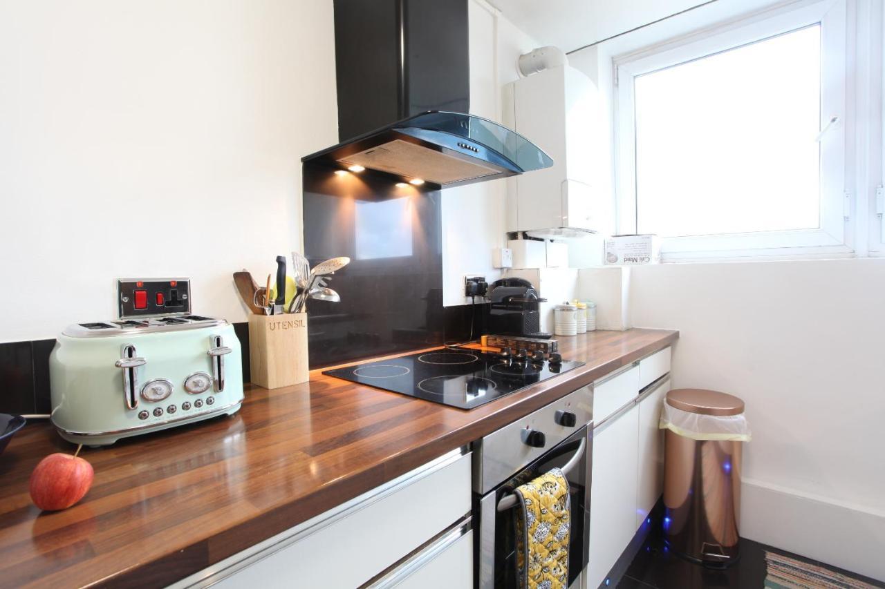 Chelsea Off Kings Road One Bedroom With Balcony Londra