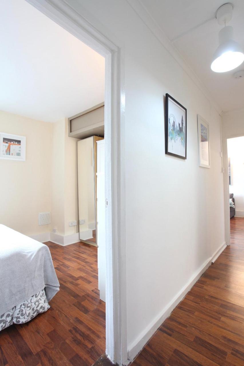 Chelsea Off Kings Road One Bedroom With Balcony Londra