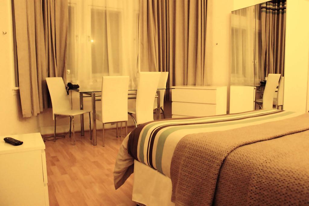 Apartment Palace Court London