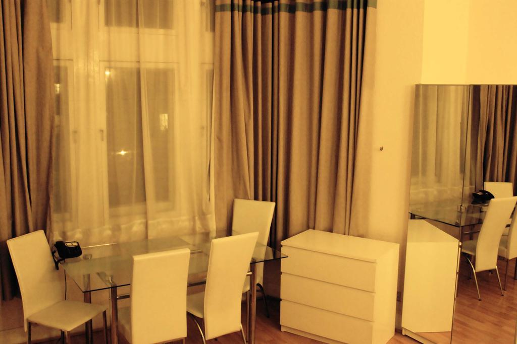 Apartment Palace Court