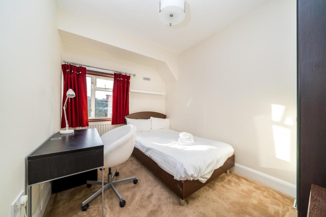New 3 Bedroom House Near Wembley Stadium Leilighet London