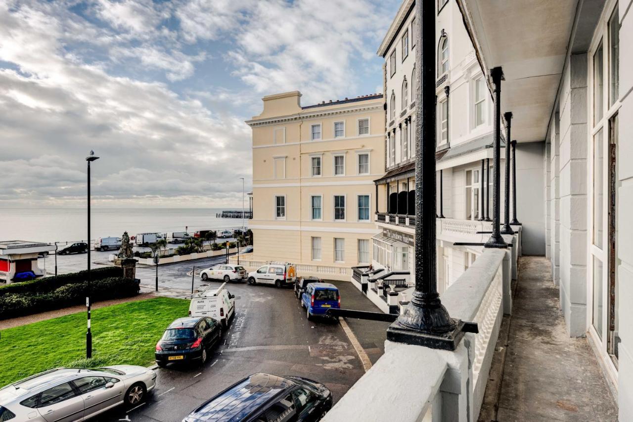 No.6 Beautifully Presented Seafront Apartment Londen
