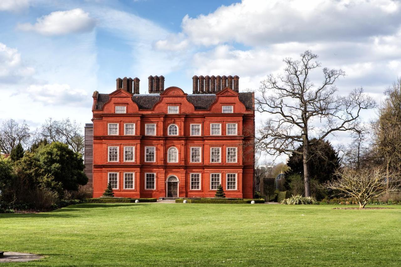 Grand Apartments Kew Gardens London