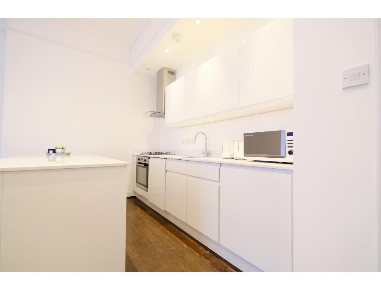 Edgware Rd, Paddington Spacious Sleeps 4 Lägenhet London