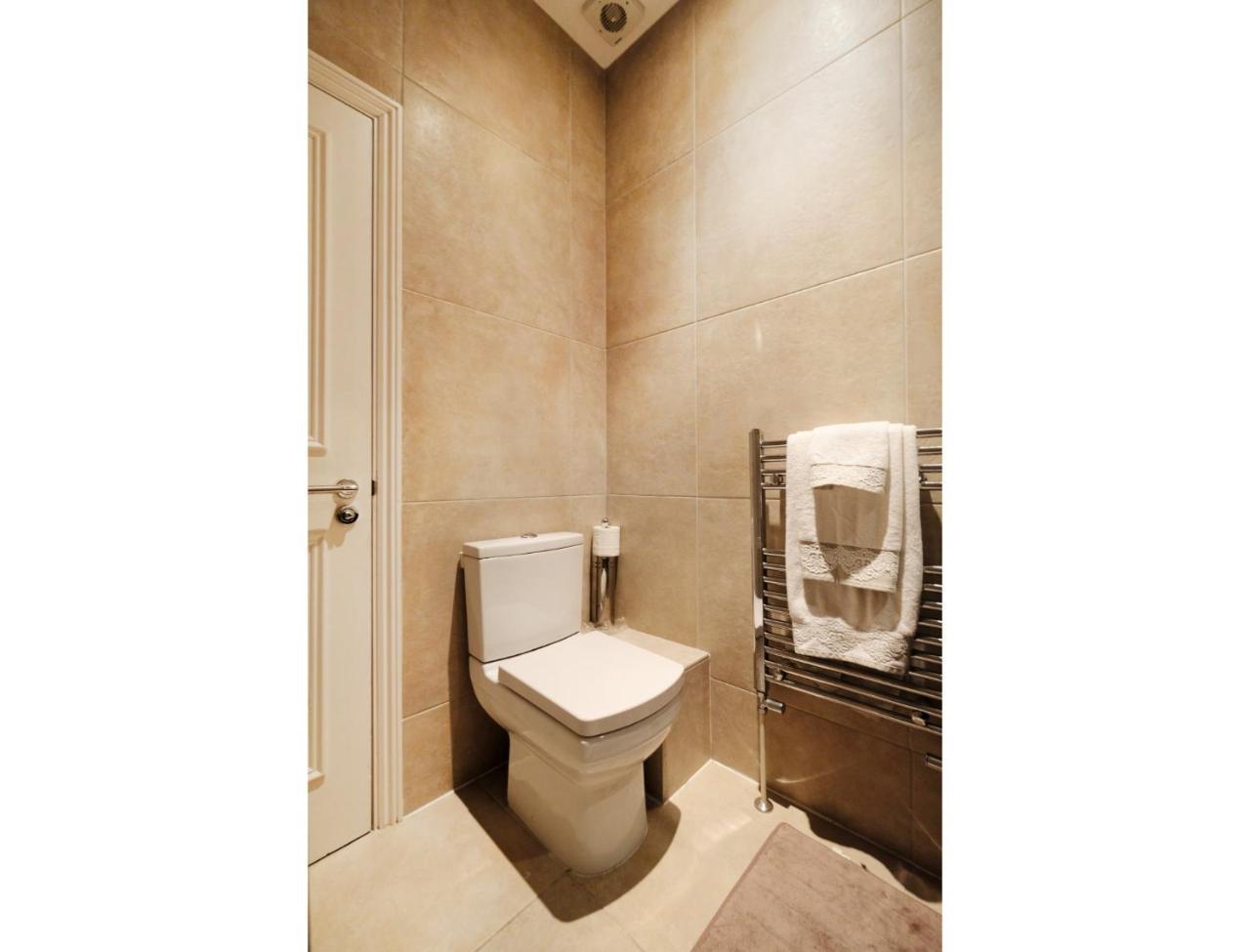 Edgware Rd, Paddington Spacious Sleeps 4 Appartement Londen