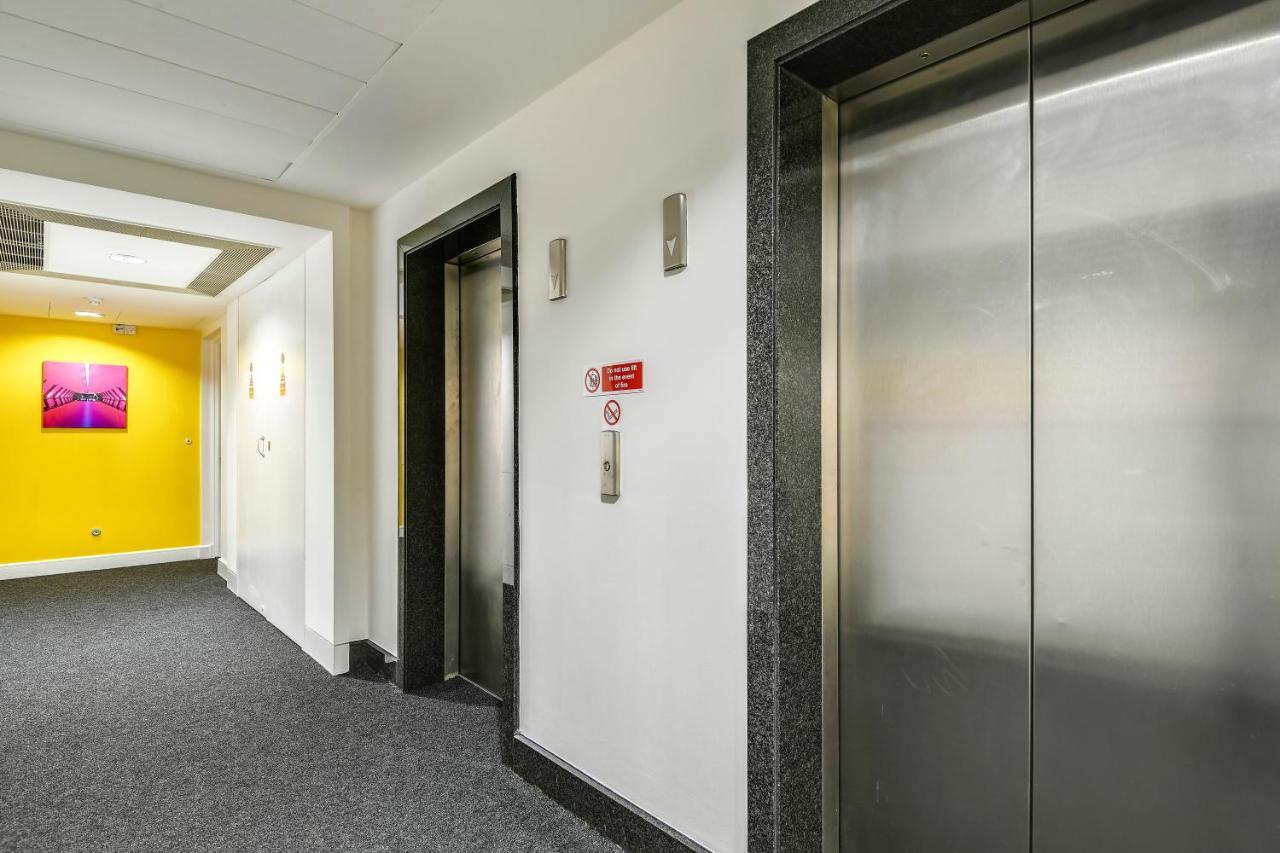 Circus Canary Wharf Apartment London