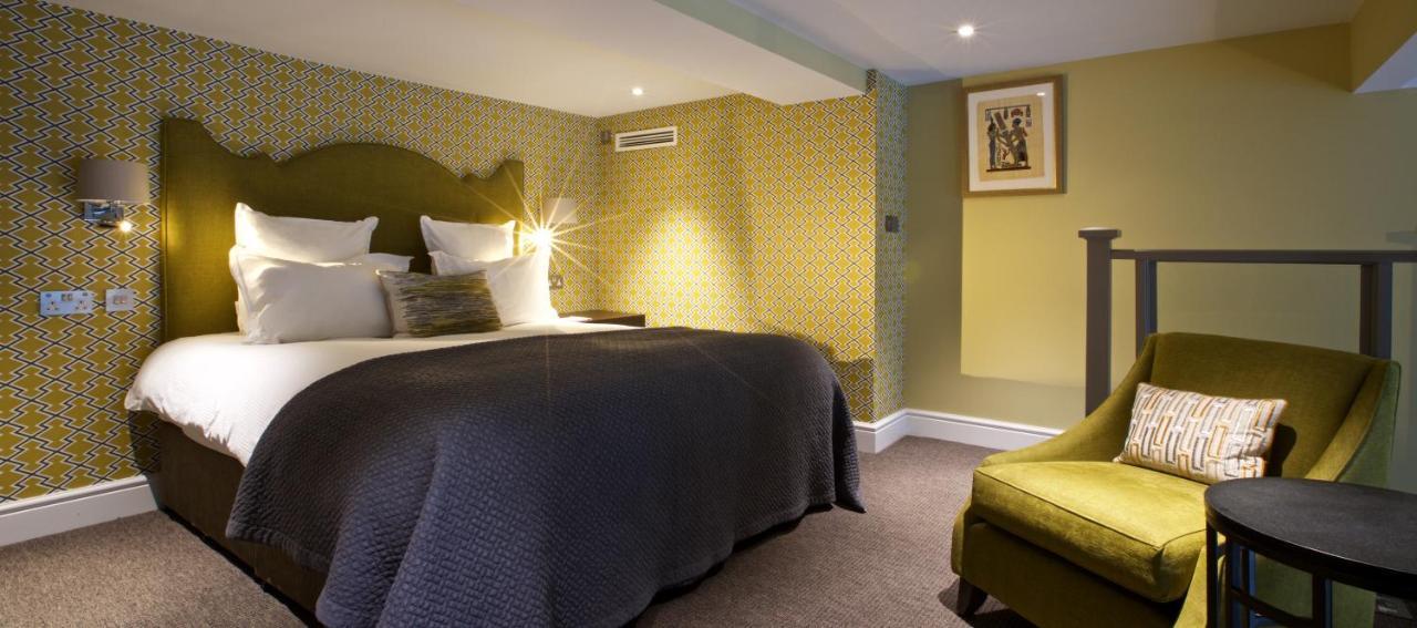 54 Queen's Gate London