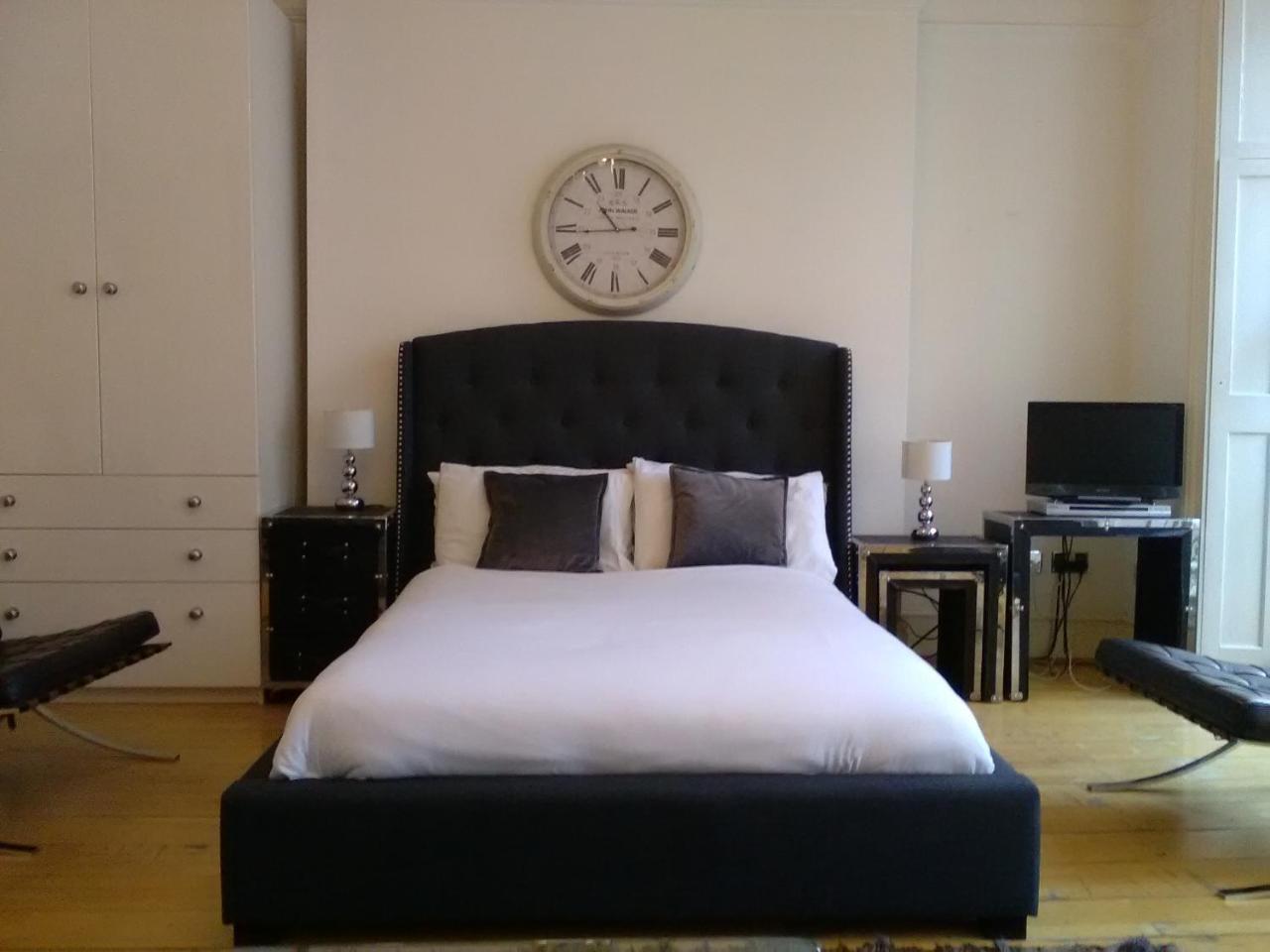 Mayfair Apartment *