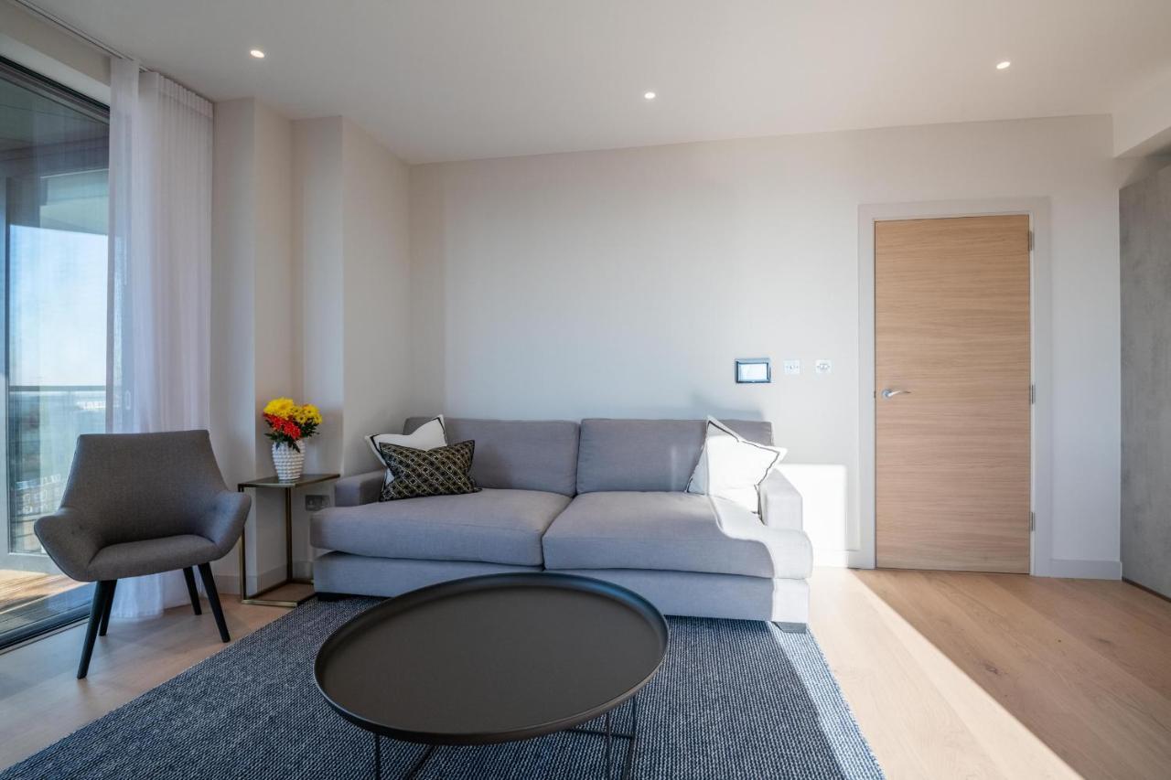 Modern Family Close To Victoria Station By Underthedoormat *