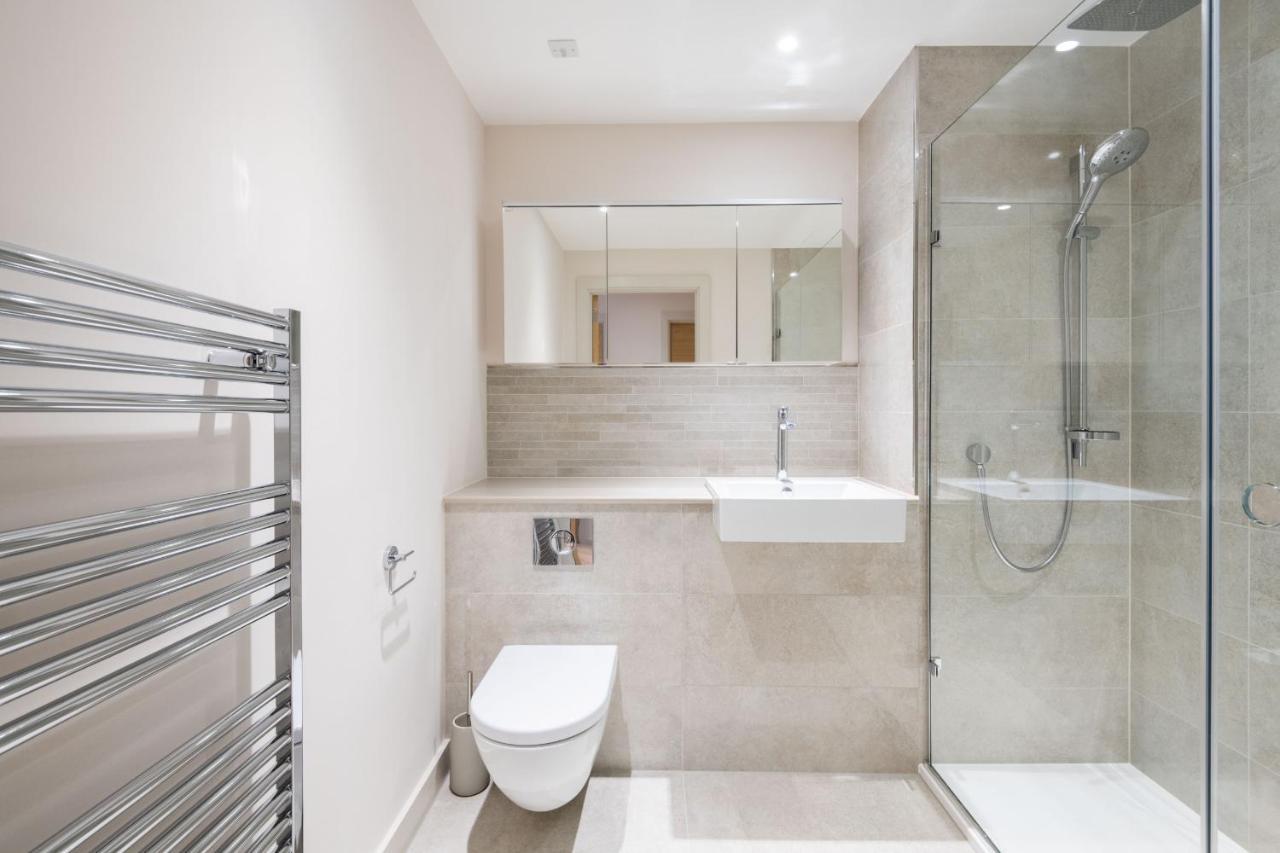 Modern Family Close To Victoria Station By Underthedoormat Lejlighed London