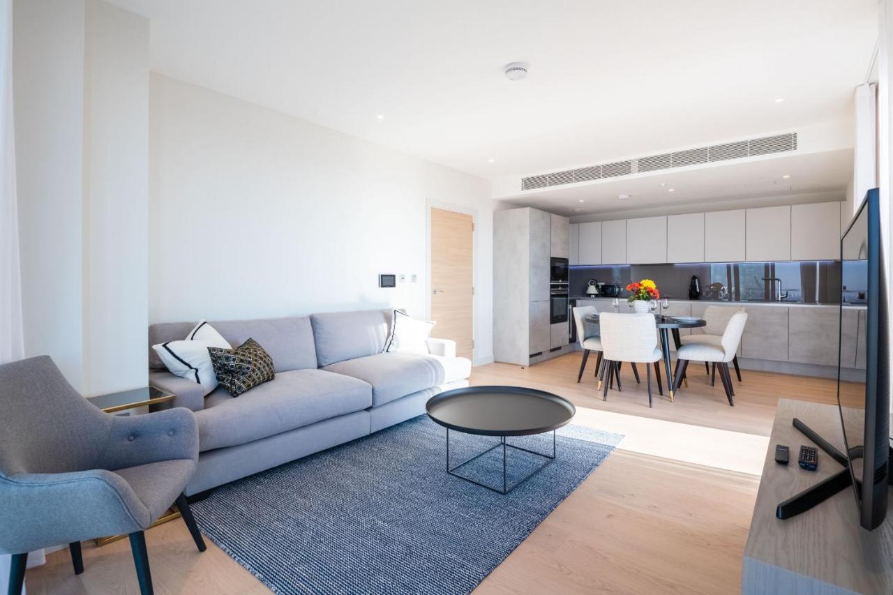 Modern Family Close To Victoria Station By Underthedoormat * London